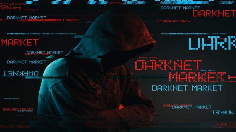 <p>“Dark Webe sızan şifrelerinize ulaşılabilir. Bazı durumlarda kullanıcıların eski şifreleri, internetin arama motorları tarafından görülmeyen dark webe sızabilir ve aslında çoğu zaman siber saldırganların bu şifrelere ulaştığı yer de burasıdır. Bir şirket büyük bir veri ihlali yaşadığında bu kayıtlar genellikle siber saldırganların kolayca erişebildiği büyük veri tabanlarında derlenir.</p>