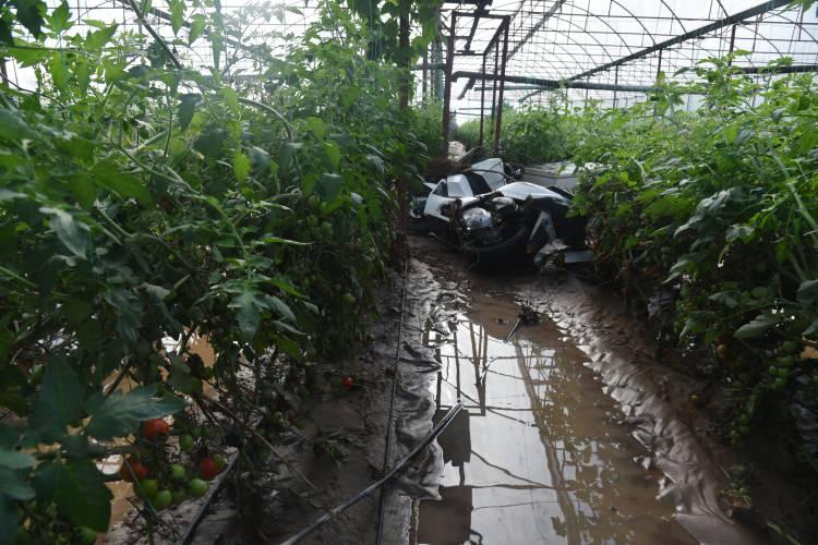 <p>Yazıcı, bölgede çok ağır bir yağış yaşandığını ve metrekareye 207 kilogram yağmur düştüğünü söyledi.</p>
<p> </p>