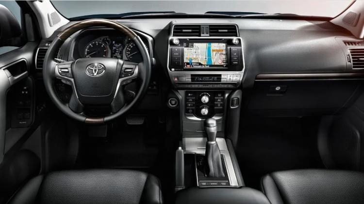 <p>Toyota modelleri güncel kampanyalı fiyat listeleri açıklandı. Ülkemizde oldukça beğenilen Japon otomotiv devi Toyota, güncel fiyat listesiyle yüzleri güldürecek. Neden mi? Çünkü dev firma ÖTV düzenlemesinin ardından fiyatlarda yaptığı değişikliği korudu ve zam yapmadı. Peki Aralık ayında sıfır km Toyota modelleri kaç lira oldu? İşte 2022 Toyota Corolla, C-HR, Yaris Cross, Yaris, Proace City, Camry ve Hilux güncel fiyat listesi...</p>