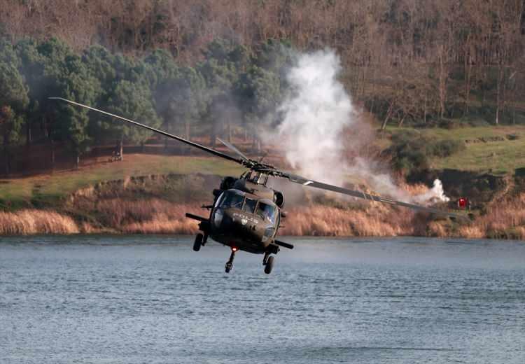 <p>Yerli ve milli silah ile mühimmatların kullanıldığı arazide yapılan tatbikat, timlerin helikopter eşliğinde hava destekli arama, tarama faaliyeti ve polis helikopterinin tespit ettiği hedef noktayı kara timlerine bildirmesiyle başladı.</p>
