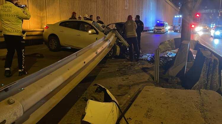 <p>Kaza nedeniyle, otoyolda trafik yoğunluğu oluşurken, yan yol trafiğe kapatıldı.</p>
