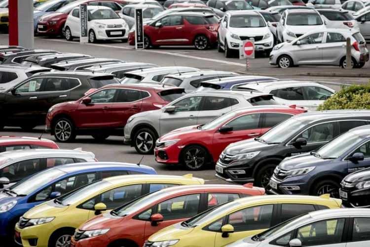 <p>Herhalde 20 yıl sonraki TSB ve SEDDK Başkanı'nın çok rahat edeceğini düşünüyorum. Çünkü trafik sorunu kalmayacak. Genelde yapak, otonom araçlar sahada olacak, dolayısıyla trafiği konuşmayacaklar. Onlara özeniyorum. Biz her gün trafikle gündemi açıp trafikle kapatıyoruz. Trafiği çözmemiz lazım ki sektörün büyümesini daha rahat, iyi, kaliteli ve vizyoner şekilde konuşabilelim." dedi.</p>
<p> </p>