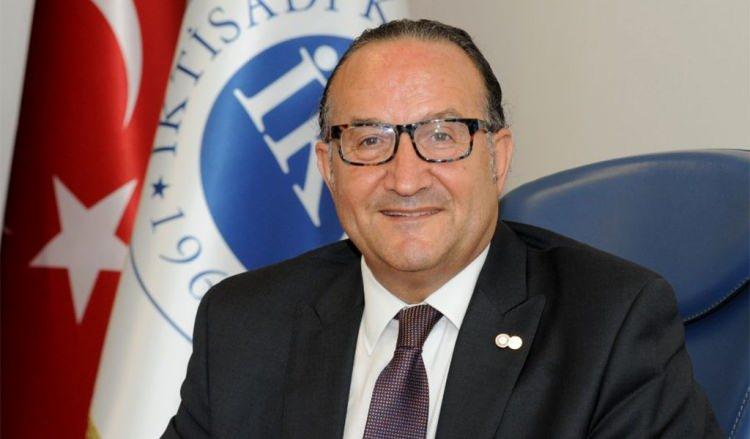 <p><strong>KSO:</strong> Kocaeli Sanayi Odası Başkanı Ayhan Zeytinoğlu: "Asgari ücrette seviyenin sürdürülebilir bir seviye olması önemli. Asgari ücrette tüketici fiyatlarına göre mi, yoksa üretici fiyatlarına göre mi hesaplama yapacağız. Bu zor bir karar." sözlerini sarf etti. </p>
<p> </p>