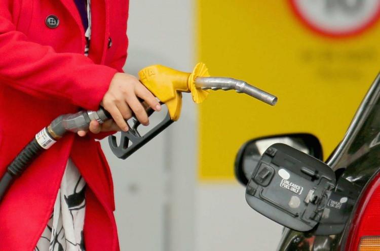 <p><strong>AKARYAKITTA PETROLE BAĞLI ARTIŞLAR DEVAM EDEBİLİR</strong></p>
<p>Analistler petrol fiyatlarında 2023 yılında 2022 yıl sonuna göre ılımlı bir artış bekliyor. Petrol fiyatlarına yönelik büyük yukarı yönlü 'riskler', artan jeopolitik gerilimler ve Çin'de beklenenden daha hızlı ekonomik toparlanma olasılığına göre şekilleniyor. Bu durumda uzmanlar akaryakıt fiyatlarında yeni artışların yaşanmasını kuvvetli ihtimal görüyor.</p>
