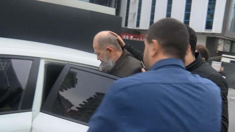 <p>"Kızım 17 yaşındayken Kadir İstekli ile nişanlandı." diyen Gümüşel, "Nişandan sonra düğüne yakın bir tarihte Sancaktepe’de ben kızımın ve Kadir İstekli’nin dini merasimle imam nikahı işlemini yaptım. Daha sonra da resmi evlilik yaptılar” açıklamasında bulundu.</p>
<p>Yusuf Ziya Gümüşel, "Kızımın dosyaya verdiği gelinlik şeklindeki giysiyi hafızlığa başladığında ben hediye olarak almıştım. Kolyeyi de ben almıştım. Kızım 6 yaşındayken Kadir’in herhangi bir evi yoktu." ifadelerini kullandı.</p>