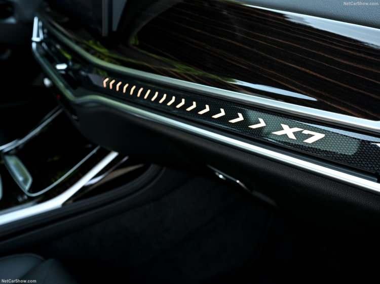 <p>Yeni BMW X7, markanın lüks segmentteki yeni tasarım dilini SAV sınıfına da yansıtan detaylarıyla öne çıkıyor.</p>
