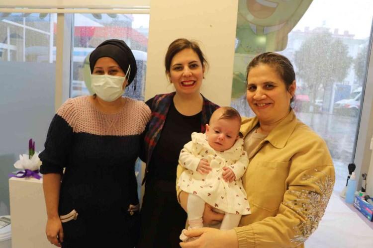 <p><strong>‘SUDE BİZDEN FAZLA ÇALIŞTI’</strong></p>

<p> </p>

<p>Bebeğin tedavisini anlatan Opr. Dr. Ayşe Bahar Edirne, </p>

