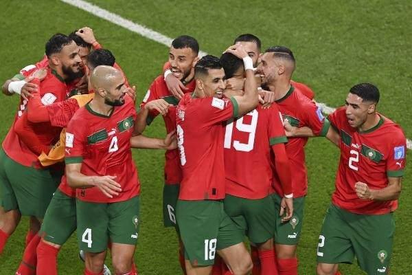 <p>Çeyrek finalde İspanya gibi turnuvanın yine favorileri arasında gösterilen Portekiz'i tek golle geçen Fas, tüm ilgiyi üzerine çekti.</p>