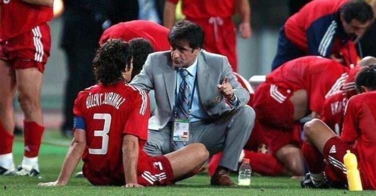 <p>2002 Dünya Kupası | Türkiye<br />
<br />
Güney Kore'de düzenlenen Dünya Kupası'na Şenol Güneş yönetiminde katılan A Milli Futbol Takımımız yarı finale kadar çıkıp orada şampiyon Brezilya'ya 1-0 mağlup olarak Dünya Kupası'nı üçüncü olarak tamamladı.</p>