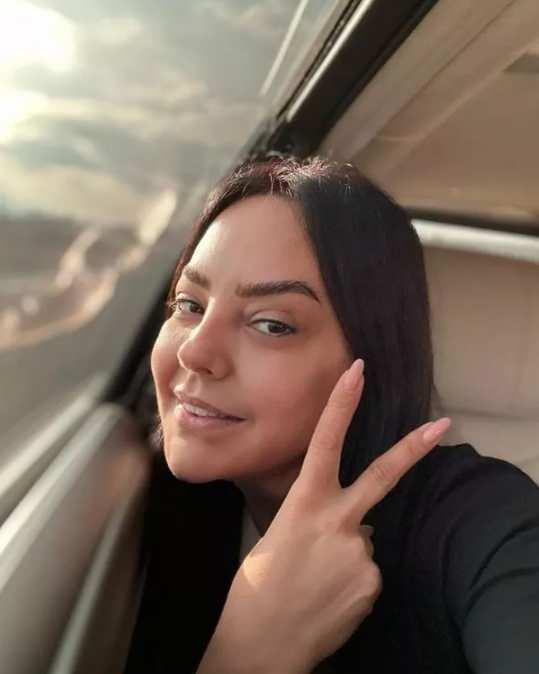 <p><span style="color:#000000"><strong>Makyajsız halini Instagram'dan paylaşan Ebru Gündeş'in yüzündeki değişiklik ise dikkat çekti. Ünlü şarkıcıya hayranları 'estetik mi yapırdın?' sorusunu yöneltti.</strong></span></p>

<p> </p>
