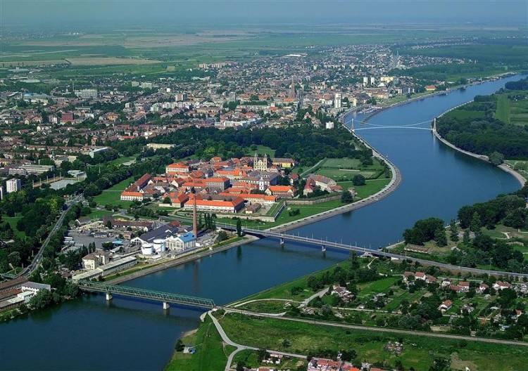 <p>Osijek şehri, Macaristan ve Sırbıstin ile sınır komşusu olması ve Almanya'ya yakınlığı da göz önünde bulundurularak 75.3 puan ile 10. sırada yer aldı.</p>
<p> </p>