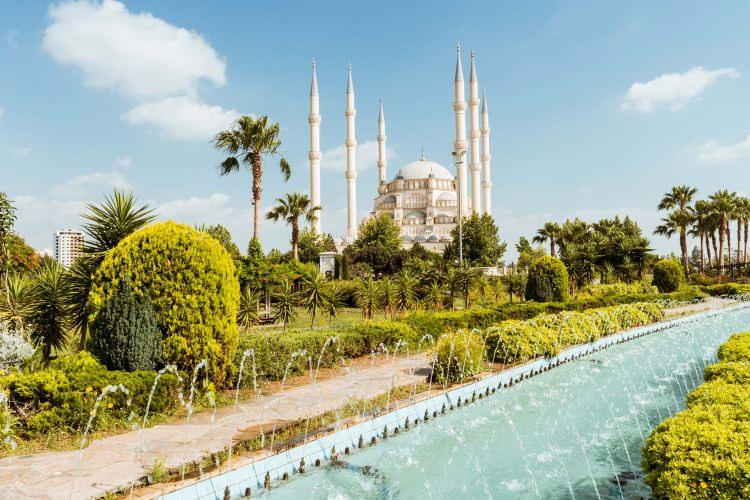 <p>"Adana, bu yıl ilk 10’a giren iki yeni şehirlerden biri. 2,2 milyon nüfusuyla Türkiye'nin 5’inci büyük şehri, ülkenin doğusunda, Akdeniz kıyılarından biraz daha iç kısımlarda. </p>
<p> </p>