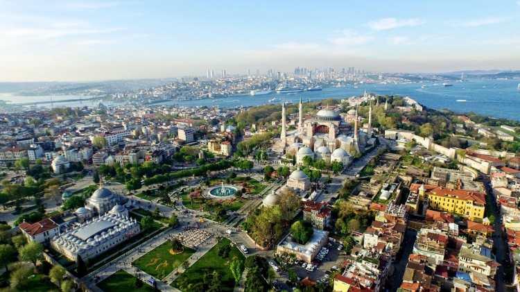 <p>Roma döneminden kalma birkaç tarihi cami ve bina, şehri turistler için ilginç kılmaktadır. </p>
<p> </p>
