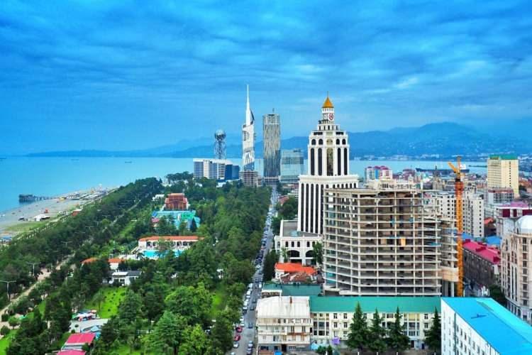 <p>172 bin kişinin yaşadığı Batum, yüksek hava kalitesi ve düşük suç oranıyla 77,9 puan toplayarak 5. sırada yer aldı.</p>
<p> </p>