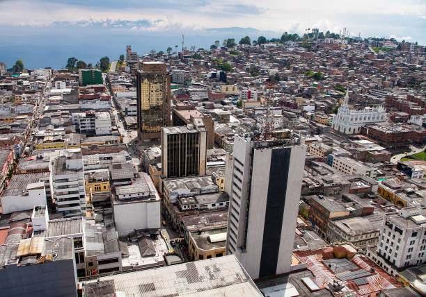 <p>İlk kez listeye giren Manizales de kahve ihracatı ve 400 binin altındaki nüfusuyla dikkat çekiyor.</p>

<p> </p>
