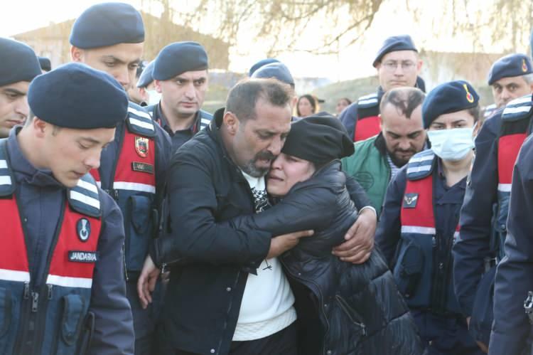 <p>9 ve 12 yaşlarındaki 2 çocuğun ise Aile ve Sosyal Hizmetler İl Müdürlüğü tarafından koruma altına alındığı öğrenildi.</p>
