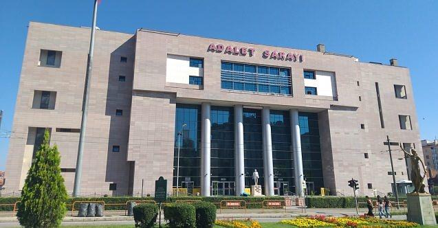 <p><strong>CUMHURİYET BAŞSAVCILIĞI: HALA TUTUKLANMA TALEBİYLE MAHKEMEYE SEVK EDİLDİ</strong></p>
<p>Eskişehir Cumhuriyet Başsavcılığı, 6 yaşındaki Elif Nur'un şüpheli görülen ölümü üzerine soruşturma başlatıldığını, kesin ölüm nedeninin ise detaylı otopsinin ardından tespit edileceğini açıkladı. Başsavcılık'tan yapılan yazılı açıklamada, </p>