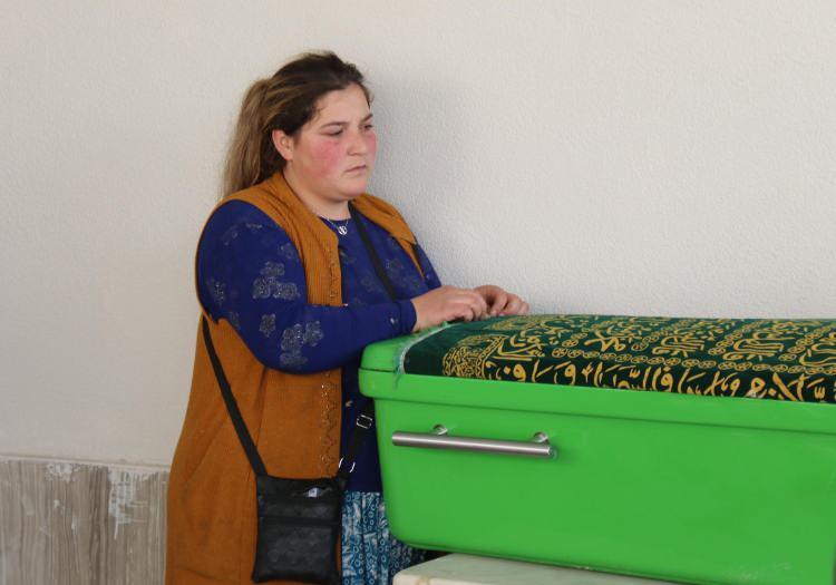 <p><strong>ÇOCUKLARIN AKRABALARI: İŞKENCE GÖRÜYORLARDI</strong></p>
<p>Eskişehir'de ölümü şüpheli görülen 6 yaşındaki Elif Nur ile ağabeyleri Yiğit ve Metin Tiftik’in akrabaları, çocukların bakıldığı halasının evinde işkence gördüğünü iddia etti. </p>