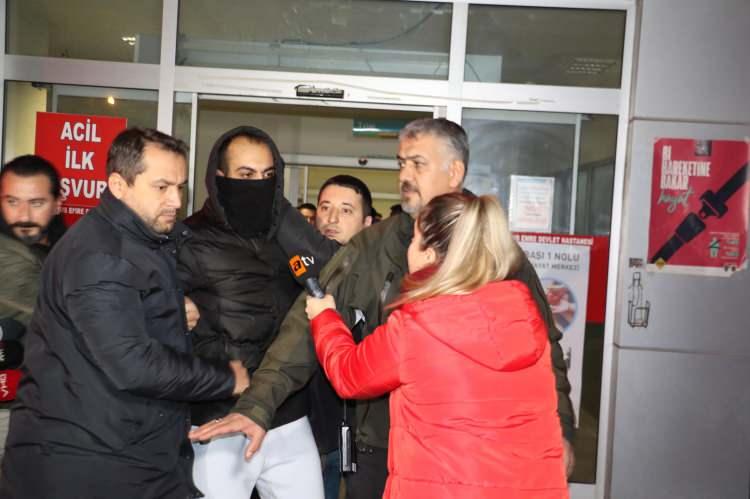 <p><strong>AMCA VE HALA TUTUKLANDI</strong></p>
<p>Eskişehir'de, 6 yaşındaki Elif Nur'un şüpheli görülen ölümü üzerine başlatılan soruşturma kapsamında gözaltına alınan amcası Sezer Tiftik ile halası Deniz Tiftik, savcılık sorgularının ardından tutuklama istemiyle Sulh Ceza Hakimliği’ne sevk edildi. Burada yeniden ifadeleri alınan Sezer Tiftik, aile arasında çıkan kavga nedeniyle ‘silahlı tehdit’ suçundan, Deniz Tiftik ise ‘çocuğa karşı eziyet’ suçundan tutuklandı.</p>