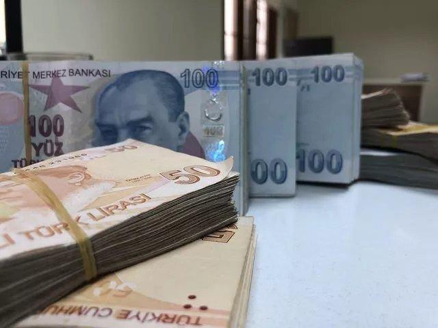 <p><strong>Kısmi emeklilik koşulları değişir mi?</strong></p>
<p><br />
Mevcut uygulamada 15 yıl ve 3.600 günü dolduranlar daha fazla çalışmadan emekli olabiliyor.</p>