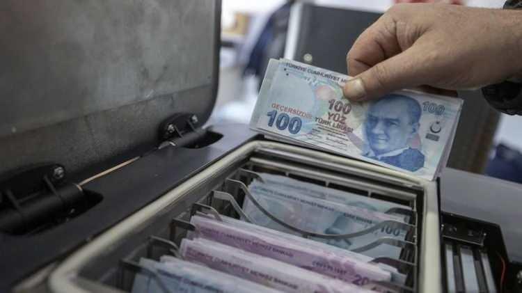 <p>Bu uygulama, emeklilikte prim ödeme gün sayısı koşulunu yerine getiremeyen, yaşı ilerleyen kişiler için normal emeklilikten daha az primle emeklilik imkânı sunuyor. EYT ile yapılacak düzenlemenin kısmi emeklilik şartlarında değişiklik getirmesi beklenmiyor.</p>
<p> </p>