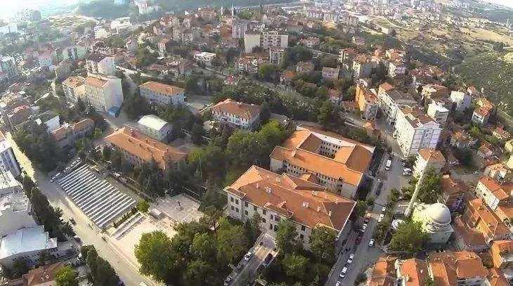 <p><strong>BİLECİK</strong><br />
 </p>
<p>Erkek: 74.8</p>
<p>Kadın: 80.6</p>
<p>Genel Ortalama: 77.7</p>