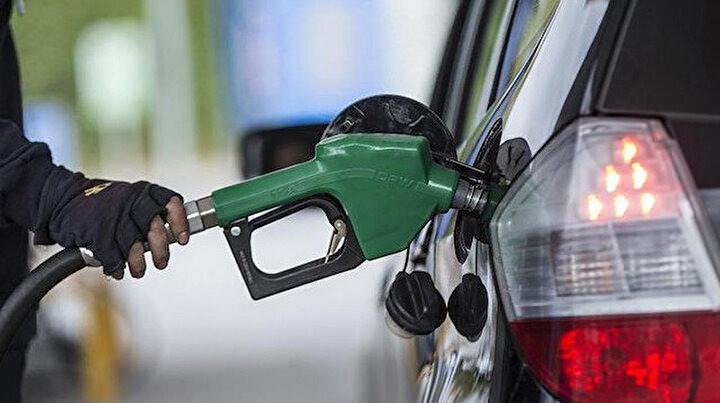 <p>Yapılan son indirimle 21,05 TL’ye gerileyen kadar gerileyen mazot fiyatları 1,75 TL’lik zammın ardından ortalama olarak 22,8 TL’ye yükseldi.</p>

<p> </p>
