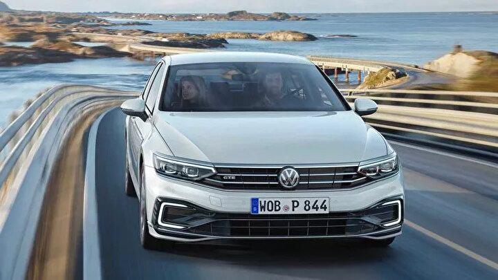 <p>İkinci el online binek araç pazarında kasımda toplam 135 bin 686 satış gerçekleşti. VW'nin Passat modeli, 7 bin 43 adetle en çok satılan model oldu.</p>