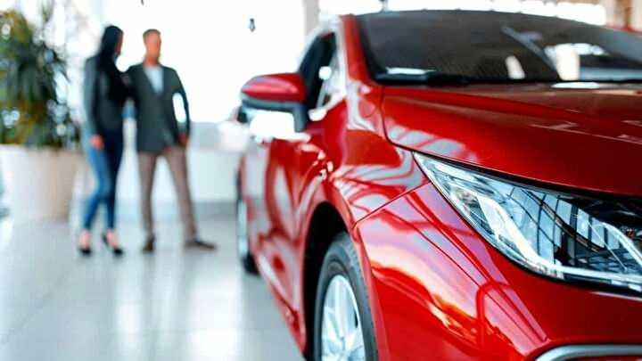 <p>Bu modelleri, 2 bin 247 satışla Ford Transit / Tourneo Connect, 2 bin 180 adetle VW Cady, 2 bin 96 adetle Ford Transit, 1.662 adetle VW Transporter, 1.259 satışla Renault Kangoo, 1.200 adetle Peugeot Partner ve 1.116 adetle de Citroen Berlingo izledi.<br />
<br />
Söz konusu 10 model, toplam hafif ticari araç satışlarının yüzde 74'ünü oluşturdu.</p>