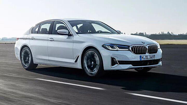 <p>3 bin 187 adetle de BMW 5 Serisi takip etti.</p>