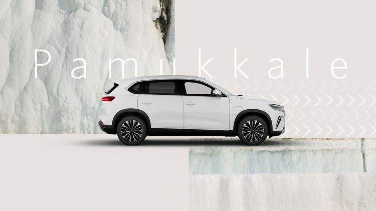 <p>Otomobilin daha az güce sahip versiyonu tam şarj ile 300 kilometre, güçlü versiyonu ise 500 kilometre menzile sahip olacak.</p>
