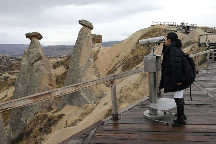 <p>Ülkesinde müzik sistemleri üzerine çalışırken 2002 yılında turist olarak geldiği Ürgüp'te tanıştığı turizmci ile 2004 yılında hayatını birleştiren 54 yaşındaki Yoko, aynı yıl turizm sektörüne başladı.</p>