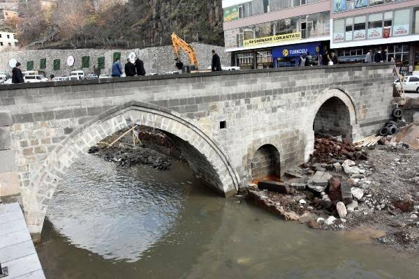 <p>Hep birlikte bütün imalatları tamamlayarak mayıs ayı gibi bütün projeyi halkımızın hizmetine açacağız" diye konuştu.</p>
