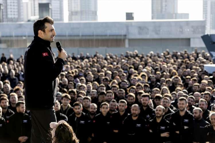 <p>Baykar Genel Müdürü Haluk Bayraktar da "Genç ve dinamik ekibimizle yapacak çok işimiz, yürüyecek uzun bir yolumuz var." değerlendirmesinde bulundu.</p>

