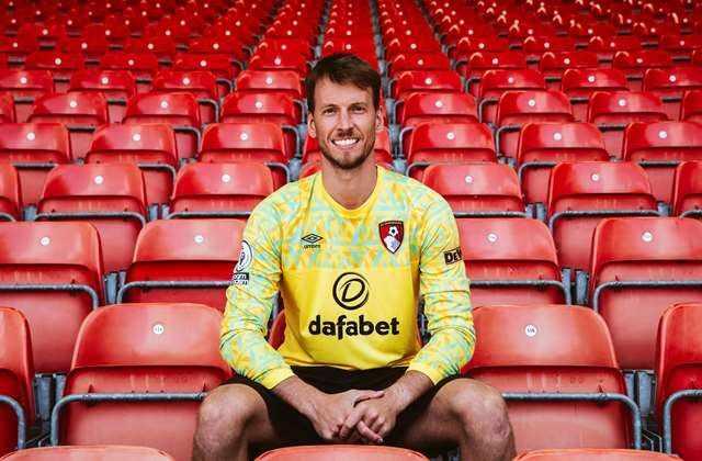 <p>* Neto / Bournemouth / 2.5 Mil. Euro</p>