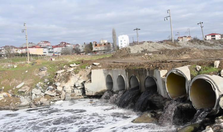 <p>Tekirdağ Çevre, Şehircilik ve İklim Değişikliği Müdürlüğü ekipleri, yılbaşından beri il genelinde çevreyi, havayı ve suyu kirleten tesislere yönelik 2 bin 913 denetimde bulundu.</p>
