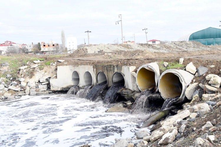 <p>"Tekirdağ&rsquo;ın en &ccedil;ok ceza kesilen iller arasında olması Tekirdağ İl &Ccedil;evre M&uuml;d&uuml;rl&uuml;ğ&uuml;'n&uuml;n &ccedil;alıştığını ve g&ouml;revini yerine getirdiğini g&ouml;steriyor. Yeterli mi?" diyen Durmaz, "Elbette yetersiz, bu anlamda da sanayicinin &ccedil;evreye daha duyarlı olmasını, &ccedil;evreye &ouml;zen g&ouml;stermesini istiyoruz. Bizler temiz bir &ccedil;evrede insanca yaşama hakkımızı istiyoruz. Bu anlamda bu denetimlerin daha da artmasını istiyoruz, &ccedil;&uuml;nk&uuml; denetimler sonu&ccedil; veriyor" dedi.</p>
