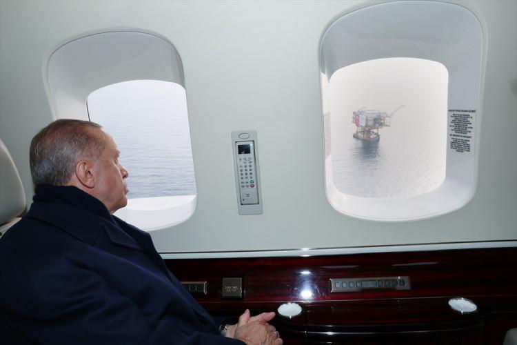 <p>Cumhurbaşkanı Recep Tayyip Erdoğan, Silivri Yeraltı Doğalgaz Depolama Tesisi Kapasite Artış Töreni'ne katılarak tesisleri havadan inceledi.</p>

<p> </p>
