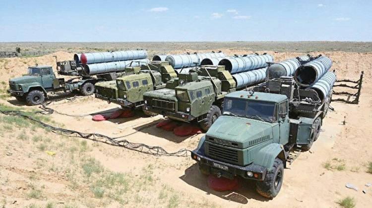 <p><strong>"UKRAYNA'YA VERİN"</strong></p>
<p> </p>
<p>ABD'nin, Yunanistan'a ait S-300 hava savunma sisteminin Ukrayna'ya verilmesi için Atina yönetimine baskı yaptığı ortaya çıktı. </p>