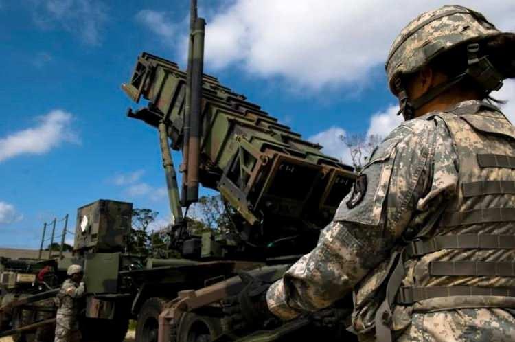 <p><strong>"AMERİKALILAR, UKRAYNA SAVAŞINI S-300 İÇİN FIRSAT OLARAK GÖRÜYOR"</strong></p>
<p> </p>
<p>ABD'nin, S-300 hava savunma sisteminin Ukrayna'ya tahsis edilmesi yönünde baskı yaptığını öne süren gazete haberinde, "Sahip olduğumuz S-300'lerin Ukrayna'ya gönderilip gönderilmemesi hususunda yoğun bir kulis yaşanıyor.</p>