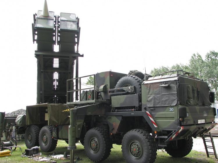 <p>Yetkililer, "Bazı nedenler dolayı S-300'leri veremeyiz. Türkiye tarafından her gün bir yeni tehdidin gündeme gelmesi, bunların en başında geliyor. (Polonya'ya düşen S-300 füzesini kastederek) Ayrıca, S-300'ün sebebiyet verdiği son problemden sonra Kiev S-300 meselesini askıya aldı." değerlendirmesinde bulundu.</p>