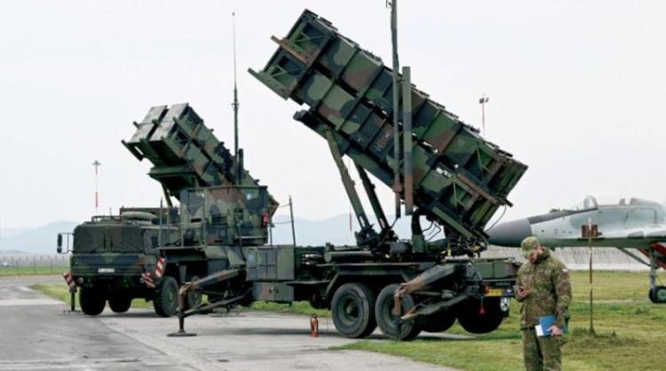 <p>Öte yandan Yunanistan Savunma Bakanı Nikolaos Panagiotopoulos, S-300 sisteminin Ukrayna'ya verilmesi için Ukrayna Devlet Başkanı Volodimir Zelenski'nin önerisine olumlu cevap veremediklerini söyledi.</p>
