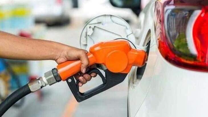<p> 24 Kasım'da benzine 55 kuruş zam, motorine 95 kuruş indirim,</p>