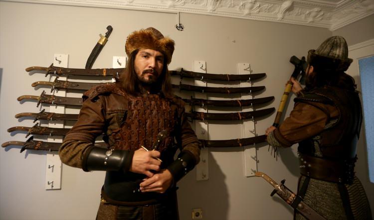 <p>Görev alacak personel, fiziki özellikleri de göz önünde bulundurularak gönüllüler arasından özenle seçiliyor.</p>
