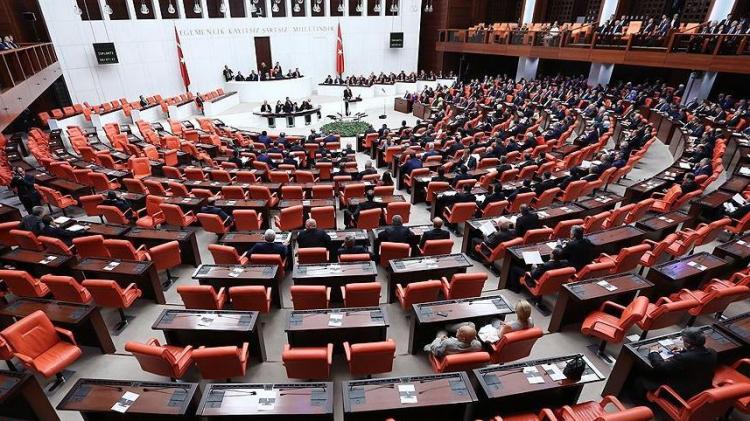 <p>TBMM yasama organı üyeleri, </p>

<p>Cumhurbaşkanlığı yardımcıları ve bakanlar,</p>

<p> </p>
