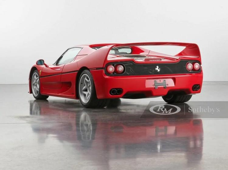 <p><strong>1995 model Ferrari F50, 5.395.000 dolara satıldı.</strong></p>
