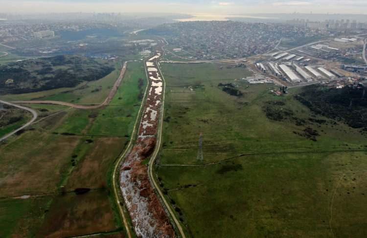 <p>"Anlaşmayla, denizcilik alanında ikili ilişkilerin düzenlenmesi, ikili işbirliğinin eşitlik, karşılıklı yarar ve yardım ilkeleri kapsamında geliştirilmesi, seyir emniyeti ve güvenliğinin artırılması, iki ülke arasında deniz ticaretinin artırılması, bürokratik engellerin kaldırılması, deniz taşımacılığının çevresel tahribatının azaltılması, gemi adamı belgelerinin karşılıklı olarak tanınması, denizcilik alanında meydana gelen hukuki uyuşmazlıklara temel bir metin oluşturulması, deniz ticareti alanında eş güdümün artırılması amaçlanıyor."</p>
