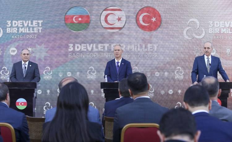 <p>Toplantıya, Türkiye’den "AK Parti", Azerbaycan'dan "Yeni Azerbaycan Partisi" ve KKTC’den "Ulusal Birlik Partisi" genel başkan ve genel başkan vekilleri katıldı.</p>
