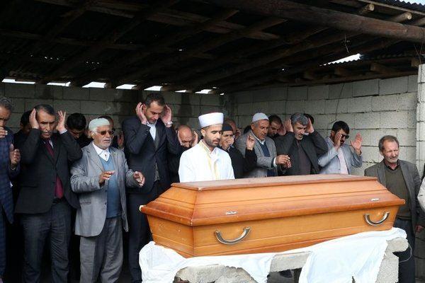 <p><strong>KUDUZ NEDENİYLE ÖLDÜ</strong></p>

<p>Gün geçtikçe durumu daha da kötüleşen ve köpek ısırması sonucu kuduz olan Mustafa Erçetin hayatını kaybetmişti.</p>
