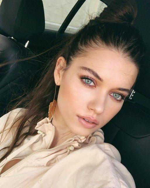 <p><span style="color:#800080"><strong>Bu iddialarla sık sık gündeme gelmeye başlayan genç oyuncu Afra Saraçoğlu'nun özel yaşamı da oldukça ilgi çekmeye başlamıştı.</strong></span></p>